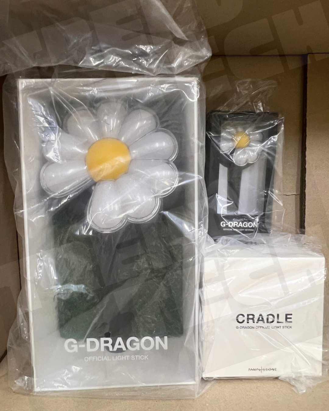 G-DRAGON OFFICIAL LIGHT STICK 官方應援手燈+燈座 GD大花 雛菊